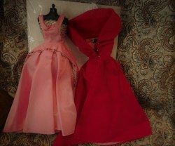 993 BARBIE DOLL SOPHISTICATED LADY RED VELVET COAT, GOWN, TIARA, PEARLS, HEELS COMPLETE 63 64